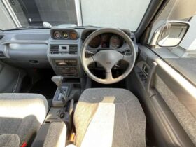 
									MITSUBISHI Pajero Mid-roof-wide Exceed Diesel Silver/Navy Blue 1995′ F04H8 full								