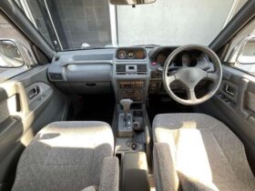 
									MITSUBISHI Pajero Mid-roof-wide Exceed Diesel Silver/Navy Blue 1995′ F04H8 full								