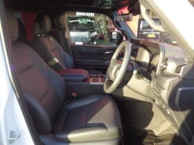 
									TOYOTA Land Cruiser Wagon VX Pearl White 2024′ F1F73 full								