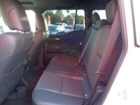 
									TOYOTA Land Cruiser Wagon VX Pearl White 2024′ F1F73 full								
