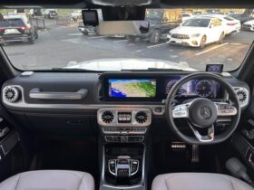 
									Mercedes-Benz G Class G400d AMG Line White 2024′ F1FFT full								