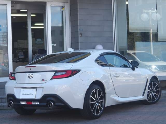 TOYOTA 86 SZ Pearl White 2022′ F1G0J