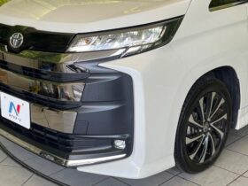 
									TOYOTA Noah S-Z Pearl White 2023′ F1GS5 full								