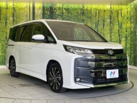 
									TOYOTA Noah S-Z Pearl White 2023′ F1GS5 full								