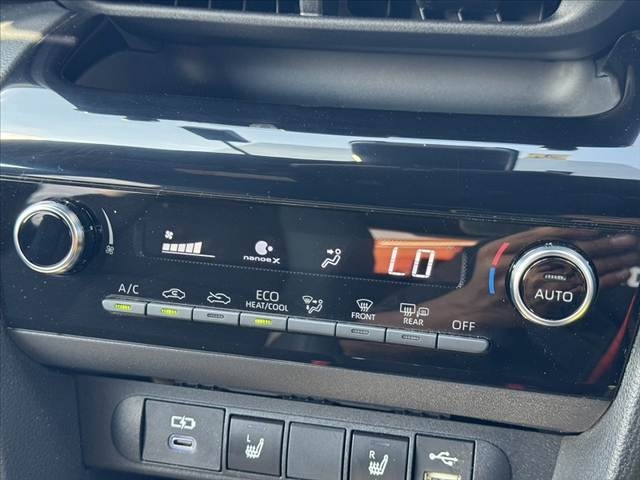TOYOTA Yaris Cross Hybrid GR Sport   Two-Tone Color Pearl White 2023′ F1JU4