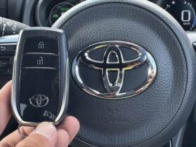 
									TOYOTA Yaris Cross Hybrid GR Sport   Two-Tone Color Pearl White 2023′ F1JU4 full								