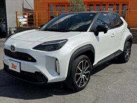
									TOYOTA Yaris Cross Hybrid GR Sport   Two-Tone Color Pearl White 2023′ F1JU4 full								