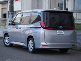 
									TOYOTA Noah X Gray 2025′ F21W5 full								