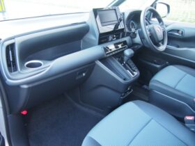 
									TOYOTA Noah X Gray 2025′ F21W5 full								