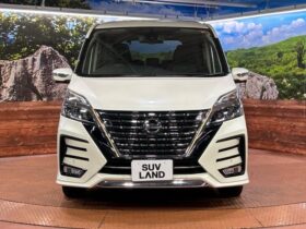 
									NISSAN Serena Highway Star V Pearl White 2020′ F3LCZ full								