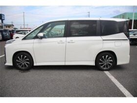 
									TOYOTA Voxy 2.0 S-Z 7 Person White 2024′ F3OJ0 full								