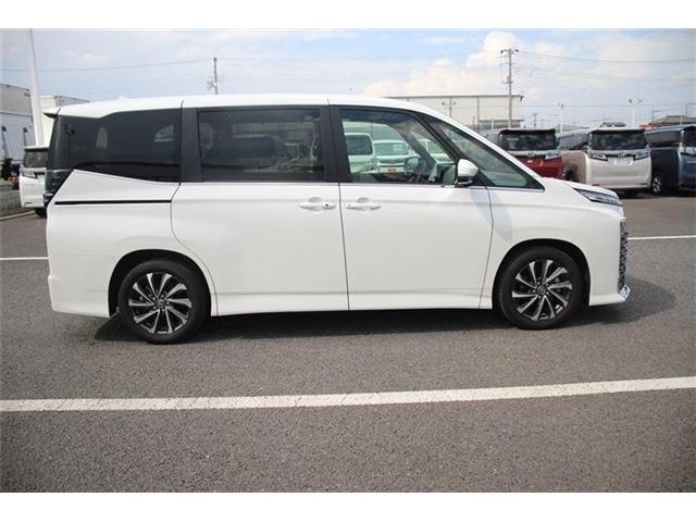 TOYOTA Voxy 2.0 S-Z 7 Person White 2024′ F3OJ0