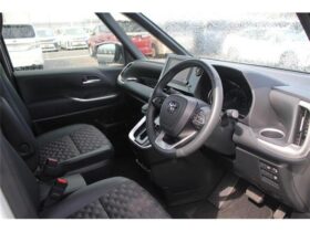 
									TOYOTA Voxy 2.0 S-Z 7 Person White 2024′ F3OJ0 full								