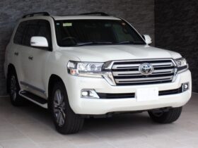 
									TOYOTA Land Cruiser Wagon ZX Pearl White 2021′ F5HDT full								