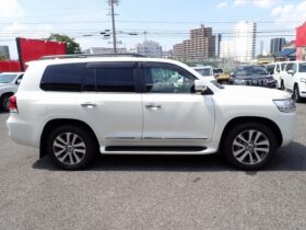 
									TOYOTA Land Cruiser Wagon ZX Pearl White 2021′ F5HDT full								