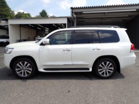 
									TOYOTA Land Cruiser Wagon ZX Pearl White 2021′ F5HDT full								