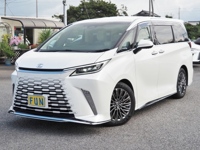 Lexus LM Version L Pearl White 2025′ F5HFT