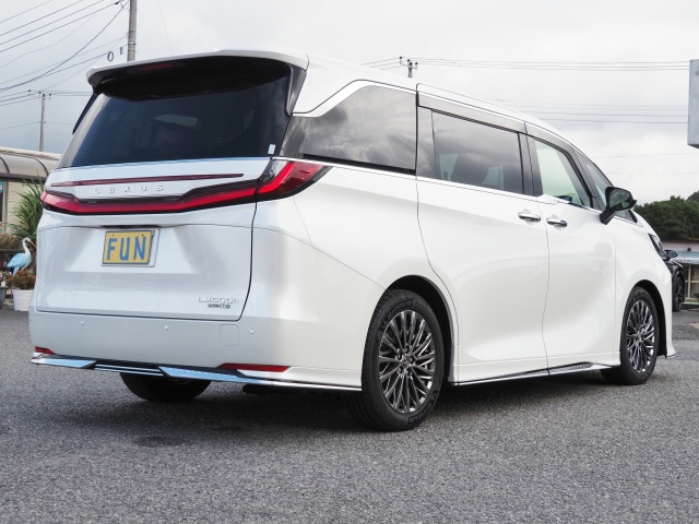 Lexus LM Version L Pearl White 2025′ F5HFT