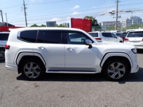 
									TOYOTA Land Cruiser Wagon ZX Diesel Turbo Pearl White 2022′ F5HKQ full								