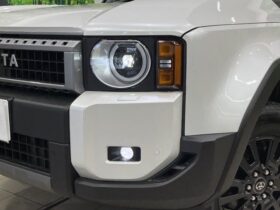
									TOYOTA Land Cruiser Wagon VX Pearl White 2024′ F5RCB full								