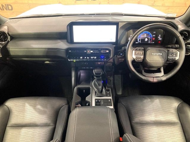 TOYOTA Land Cruiser Wagon VX Pearl White 2024′ F5TM3