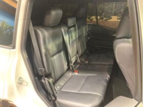 
									TOYOTA Land Cruiser Wagon VX Pearl White 2024′ F5TM3 full								