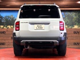 
									TOYOTA Land Cruiser Wagon VX Pearl White 2024′ F5TM3 full								