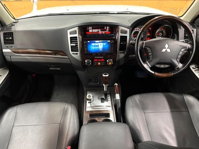 MITSUBISHI Pajero Super Exceeded Pearl White 2014′ F5U9S