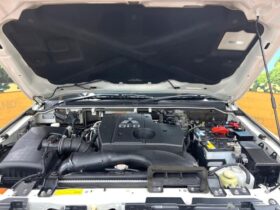 
									MITSUBISHI Pajero Super Exceeded Pearl White 2014′ F5U9S full								