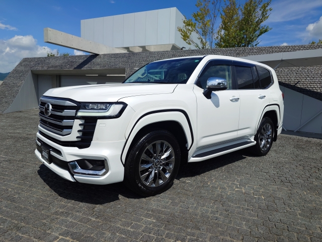TOYOTA Land Cruiser Wagon ZX Pearl White 2024′ F7ML5