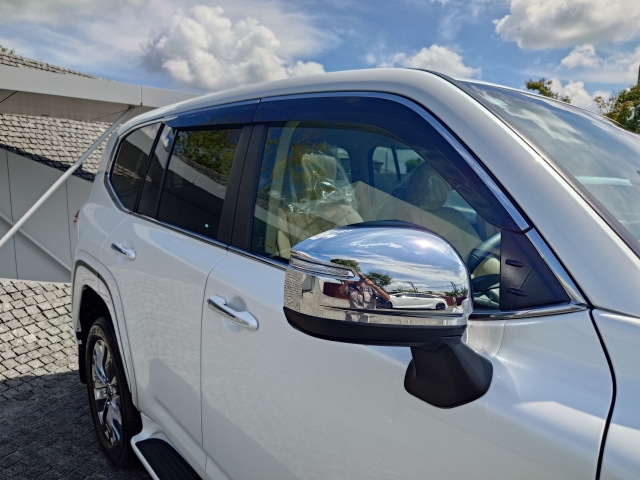 TOYOTA Land Cruiser Wagon ZX Pearl White 2024′ F7ML5