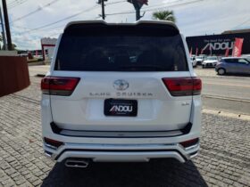 
									TOYOTA Land Cruiser Wagon ZX Pearl White 2024′ F7ML5 full								