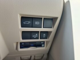 
									TOYOTA Land Cruiser Wagon ZX Pearl White 2024′ F7ML5 full								