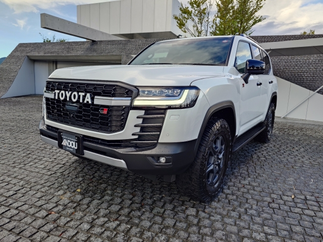 TOYOTA Land Cruiser Wagon GR Sport Pearl White 2023′ F7ML7