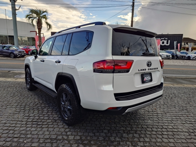 TOYOTA Land Cruiser Wagon GR Sport Pearl White 2023′ F7ML7