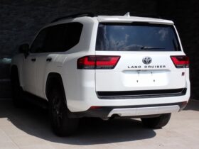 
									TOYOTA Land Cruiser Wagon GR Sport Diesel Turbo Pearl White 2023′ F7MNP full								