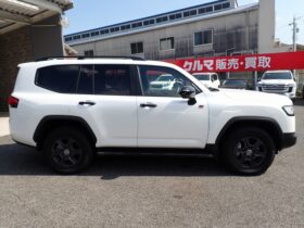 
									TOYOTA Land Cruiser Wagon GR Sport Diesel Turbo Pearl White 2023′ F7MNP full								
