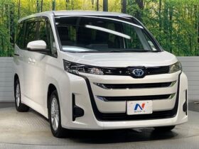 
									TOYOTA Noah G Pearl White 2023′ F7UVE full								