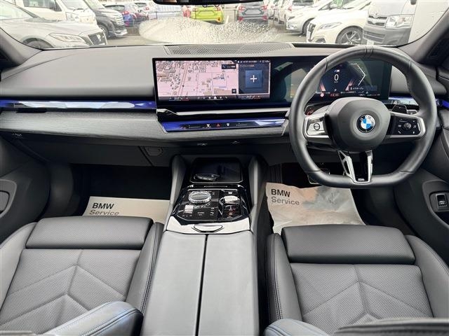 BMW 5 Series 523d xDrive M Sport White 2025′ F7YS5