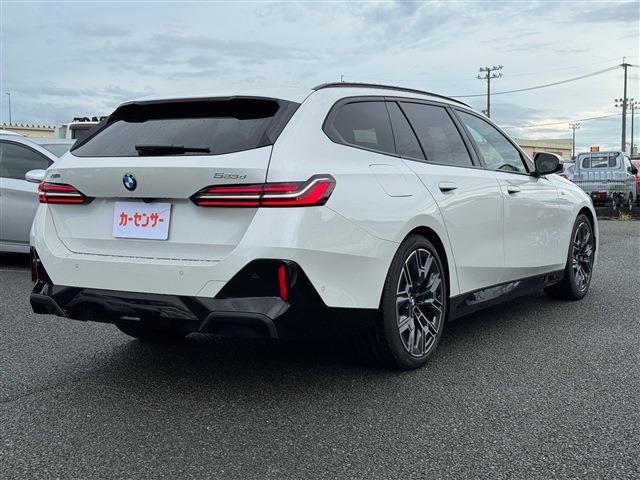 BMW 5 Series 523d xDrive M Sport White 2025′ F7YS5
