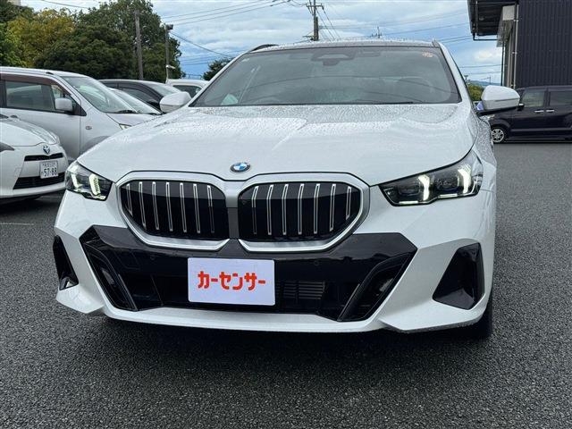 BMW 5 Series 523d xDrive M Sport White 2025′ F7YS5