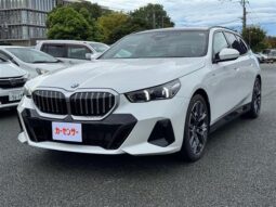 BMW 5 Series 523d xDrive M Sport White 2025′ F7YS5