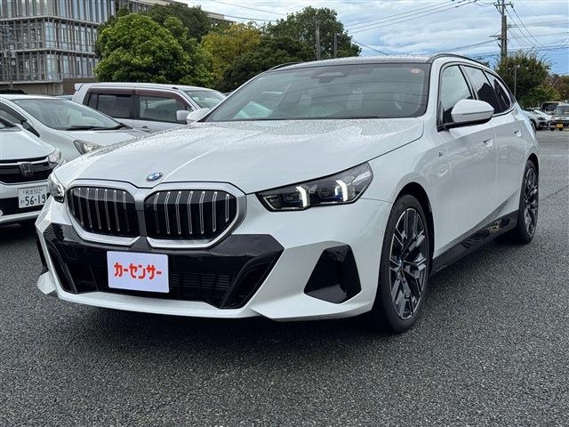 BMW 5 Series 523d xDrive M Sport White 2025′ F7YS5