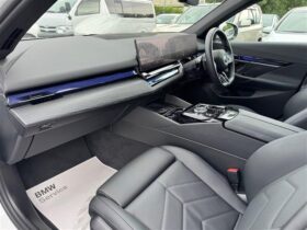 
									BMW 5 Series 523d xDrive M Sport White 2025′ F7YS5 full								