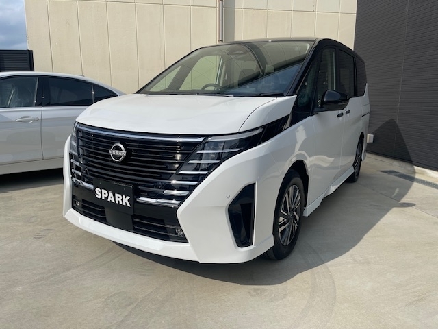 NISSAN Serena e-POWER Highway Star V White/Black 2025′ F89OE
