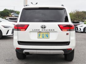 
									TOYOTA Land Cruiser Wagon GR Sport Pearl White 2024′ F9RUA full								