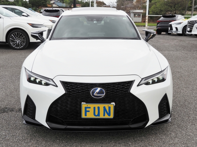 Lexus IS F Sport Mode Black S Pearl White 2022′ F9RUF