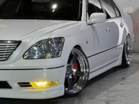 
									TOYOTA Celsior eR Specifications Pearl White 2004′ FA082 full								