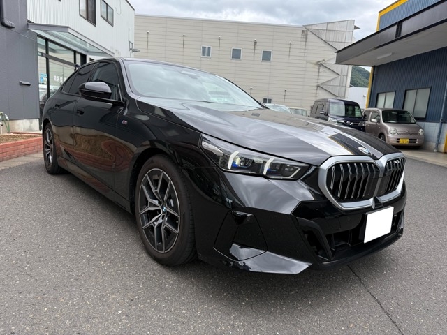 BMW 5 Series 523i M Sport Black 2023′ FA0UT