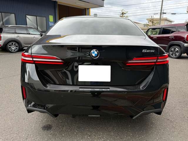 BMW 5 Series 523i M Sport Black 2023′ FA0UT